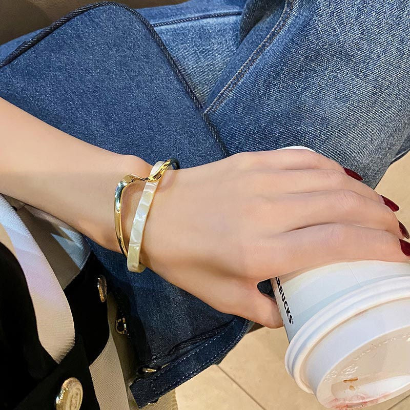 Almie™ - Rotating Bracelet
