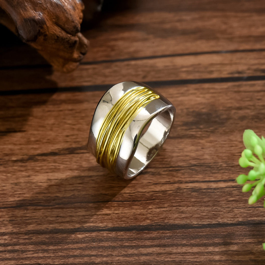 Eyea™ - Wire Expression Ring