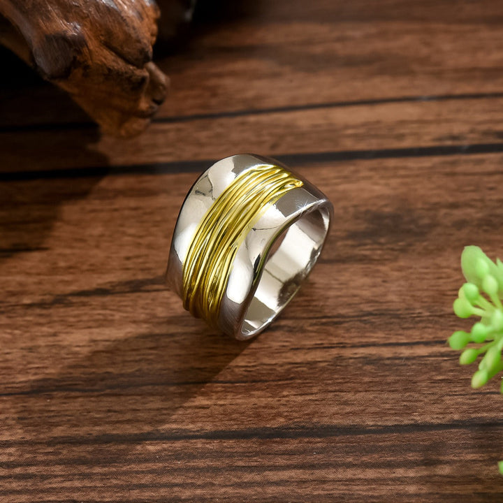 Eyea™ - Wire Expression Ring