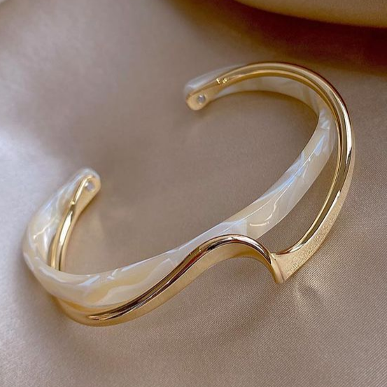 Almie™ - Rotating Bracelet